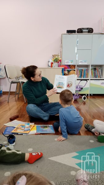 Biblioteka Gorlice, Dzieci słuchają opowiadania